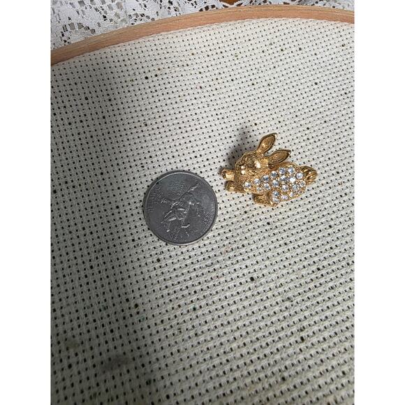 VTG Avon GoldTone Rhinestone Easter Bunny Rabbit GrandmaCore Garden Fairy - Picture 2 of 3